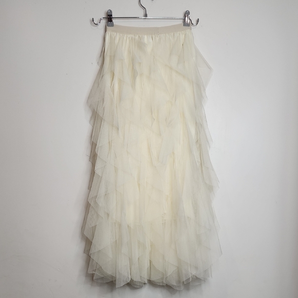 Elegant Cream Layered Skirt - Picture 4 of 5